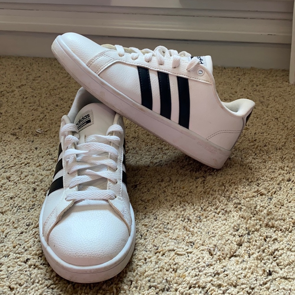 Adidas cloud foam tennis shoes